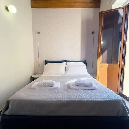Bed & Breakfast Piazza D'armi - 3 Sorrisi 3*