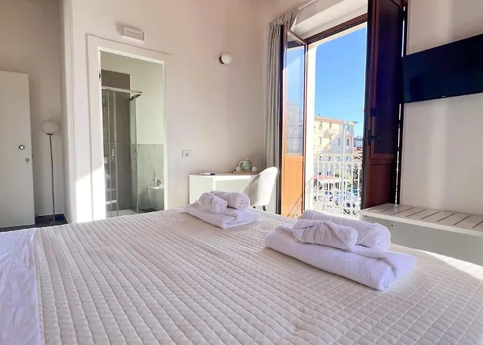 Bed & Breakfast Piazza D'armi - 3 Sorrisi 3*